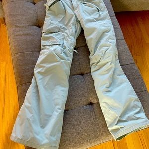The North Face Women’s insulated ski pants in XS, color Ice
